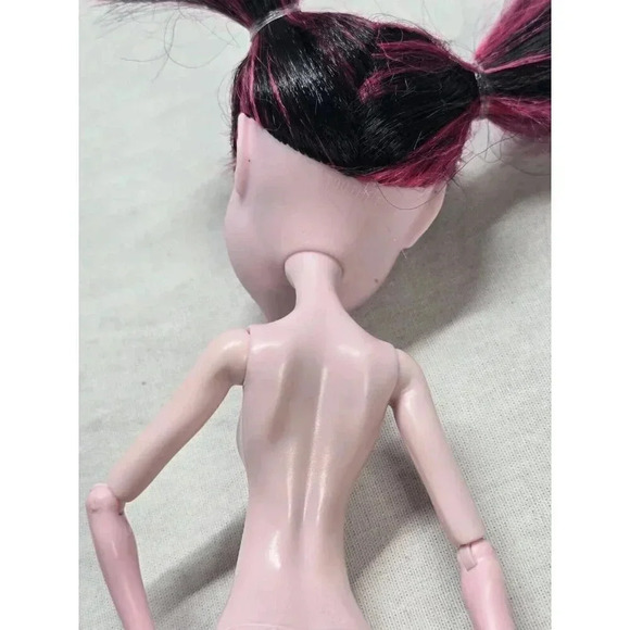 Monster High Dead Tired DRACULAURA Doll- Two Right Hands- Nude- READ - Picture 9 of 11